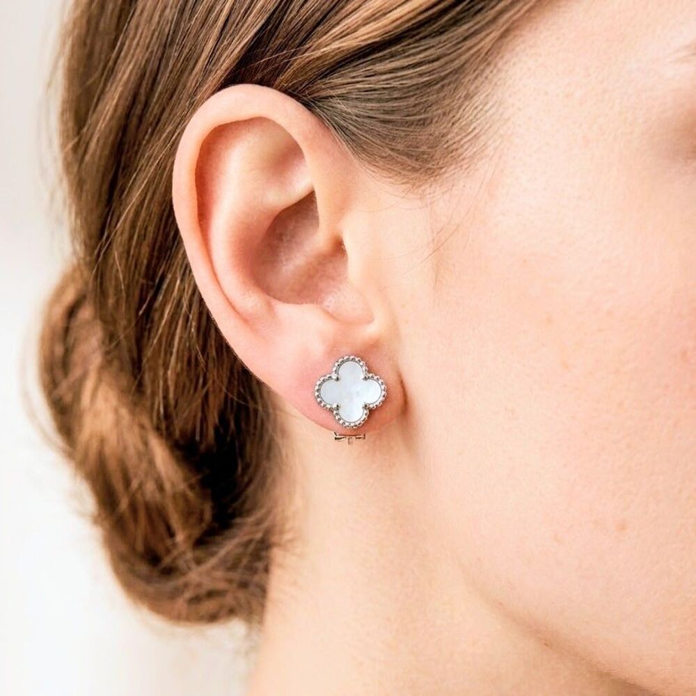STAINLESS STEEL STUD EARRINGS Clover Shape White/Silver Jewelry BRAND NEW